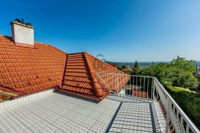 Eladó családi ház, Budapesten, III. kerületben 324 M Ft