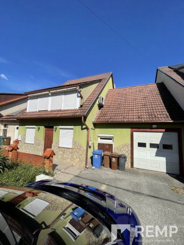 Eladó sorház, Pécsett, Vándor utcában 82.9 M Ft, 5 szobás