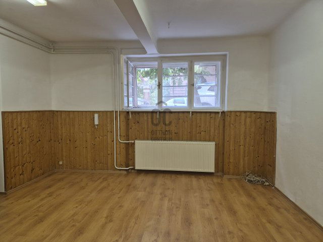 Eladó téglalakás, Pécsett, Vargha Damján utcában 24.99 M Ft