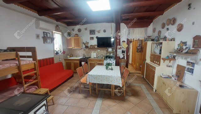 Eladó családi ház, Oroszlányban 69.99 M Ft, 2 szobás