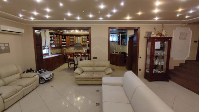 Eladó családi ház, Győrött 106.9 M Ft, 4+1 szobás