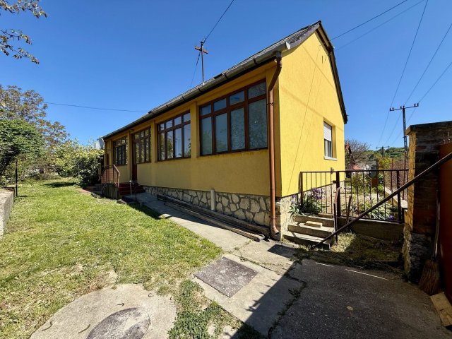 Eladó családi ház, Móron 52.4 M Ft, 2 szobás
