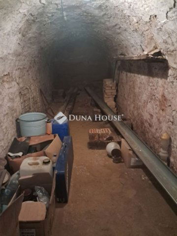 Eladó családi ház, Szászváron 3.4 M Ft, 1 szobás