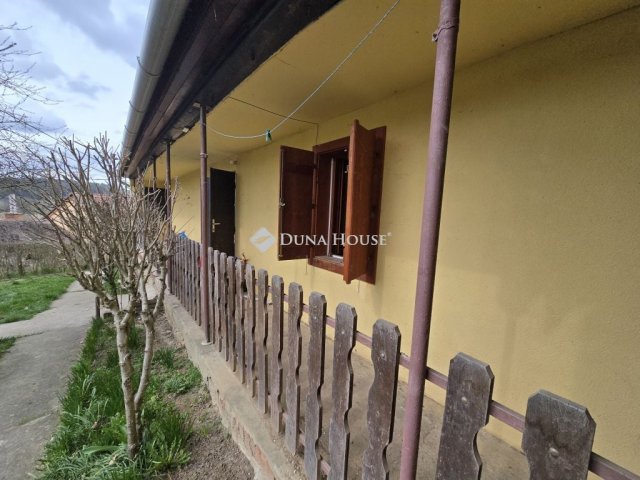 Eladó családi ház, Mecsekpölöskén 34.99 M Ft, 2 szobás
