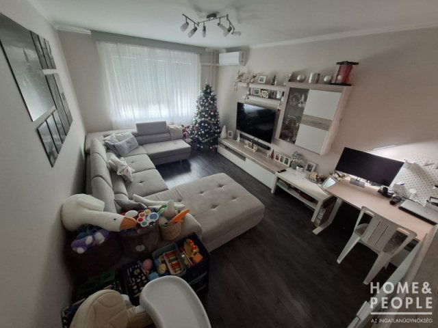 Eladó téglalakás, Szegeden 64 M Ft, 3 szobás