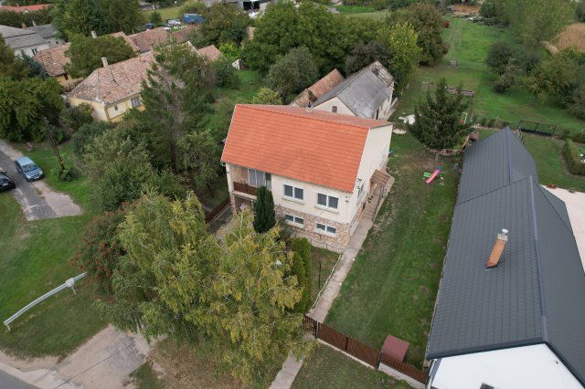 Eladó családi ház, Szákszenden 63.9 M Ft, 4 szobás