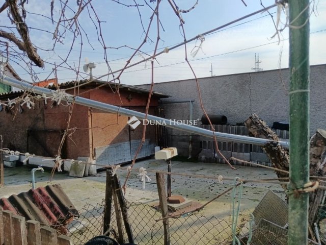 Eladó családi ház, Cegléden 34.9 M Ft, 2 szobás