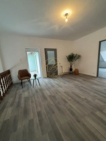 Eladó családi ház, Pécsett 89.9 M Ft, 5 szobás