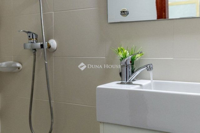 Eladó téglalakás, Budapesten, VIII. kerületben 49.9 M Ft