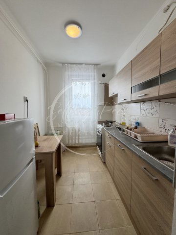 Eladó panellakás, Pécsett, Kenderföld utcában 35 M Ft