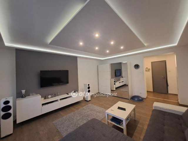 Eladó téglalakás, Szegeden 79 M Ft, 3 szobás