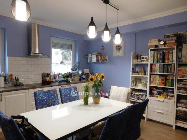 Eladó családi ház, Budapesten, III. kerületben 209.9 M Ft