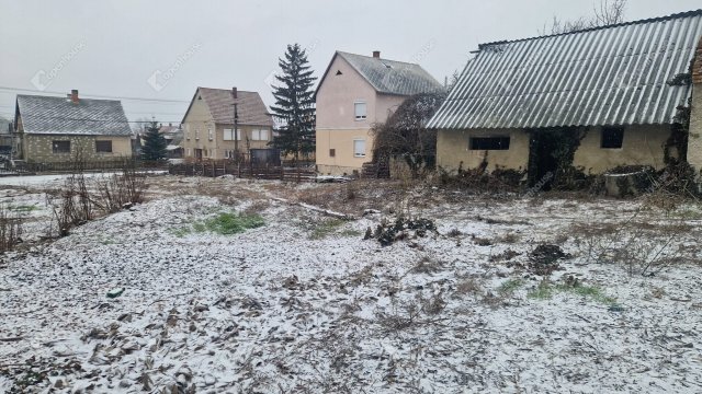 Eladó családi ház, Ácson 26.5 M Ft, 3 szobás