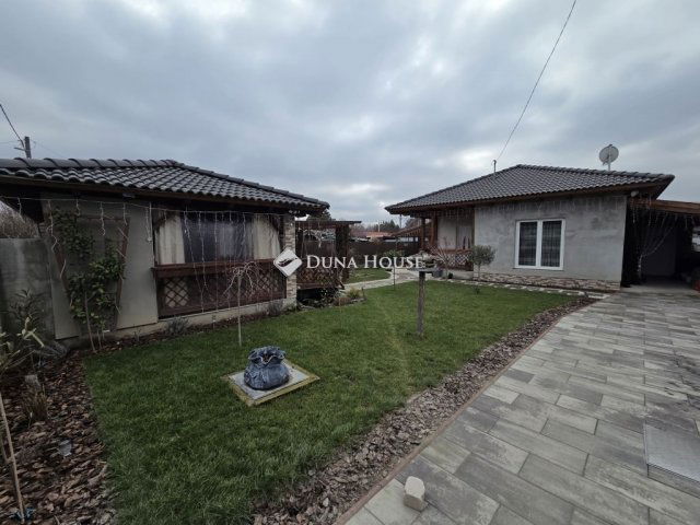 Eladó családi ház, Szigetszentmiklóson 100.5 M Ft, 3 szobás