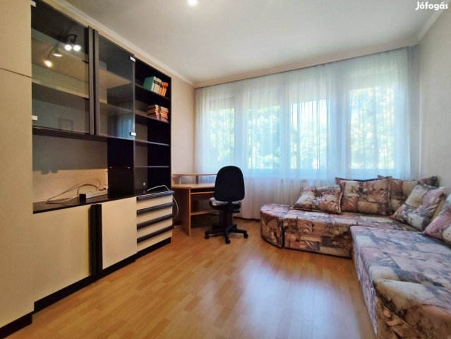 Eladó téglalakás, Dombóváron 52 M Ft, 3 szobás