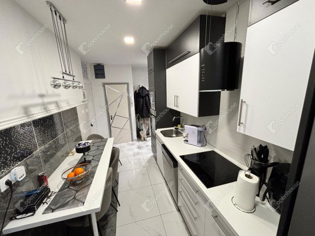 Eladó téglalakás, Keszthelyen 54 M Ft, 2 szobás