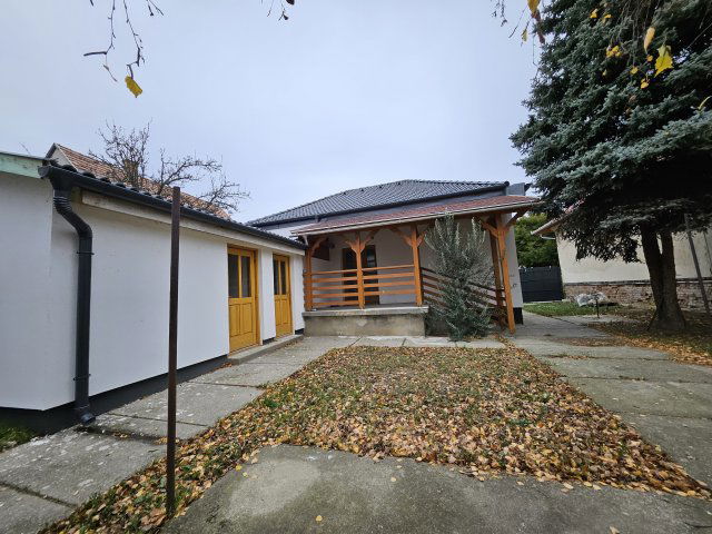 Eladó családi ház, Szegeden 77 M Ft, 3 szobás