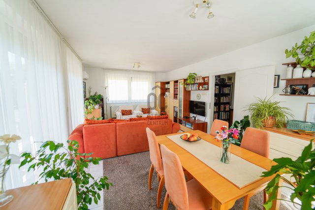 Eladó téglalakás, Debrecenben 85 M Ft, 4 szobás