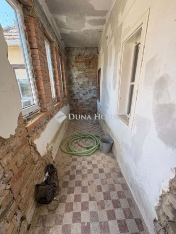 Eladó családi ház, Bakonytamásin 23.9 M Ft, 4 szobás