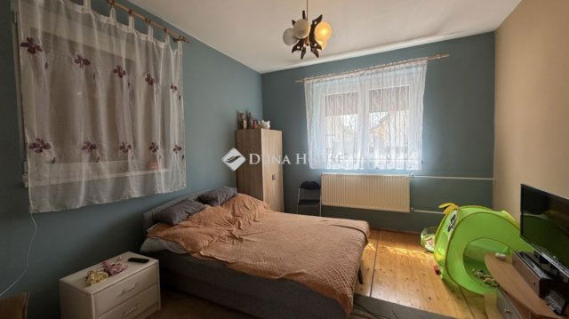 Eladó családi ház, Fertőhomokon 79.9 M Ft, 6 szobás