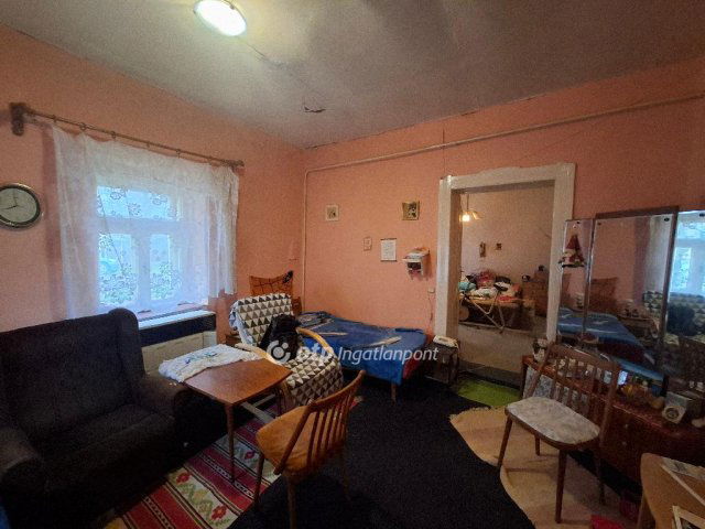 Eladó családi ház, Vécsen 5.5 M Ft, 2 szobás