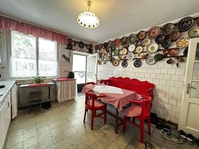Eladó családi ház, Hódmezővásárhelyen 82 M Ft, 6 szobás