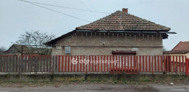 Eladó családi ház, Tiszaföldváron 6.999 M Ft, 2 szobás