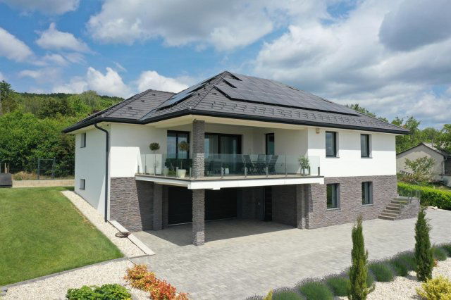 Eladó családi ház, Balatonalmádiban, Tűzmadár utcában 560 M Ft