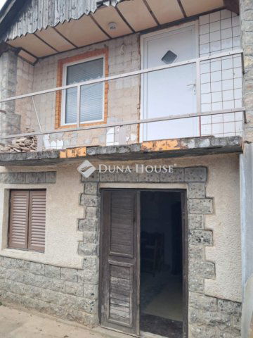 Eladó családi ház, Szászváron 3.4 M Ft, 1 szobás