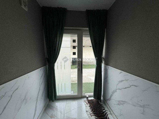 Eladó családi ház, Tiszanánán 72 M Ft, 5 szobás