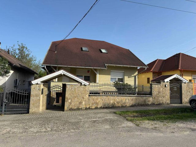 Eladó családi ház, Százhalombattán 129.9 M Ft, 6+1 szobás