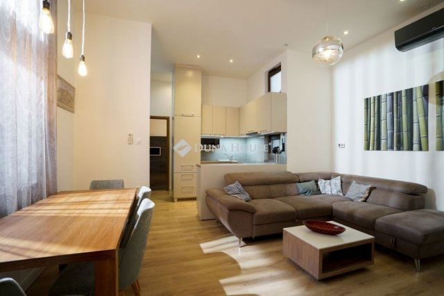 Eladó téglalakás, Budapesten, VII. kerületben 104 M Ft, 3 szobás