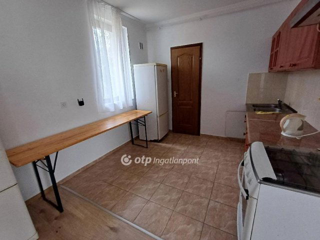 Kiadó családi ház, albérlet, Nyíregyházán 800 E Ft / hó