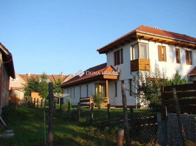 Eladó családi ház, Etyeken 148 M Ft, 7 szobás