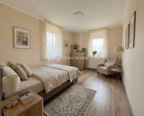 Eladó téglalakás, Budapesten, XVI. kerületben 175 M Ft, 4 szobás