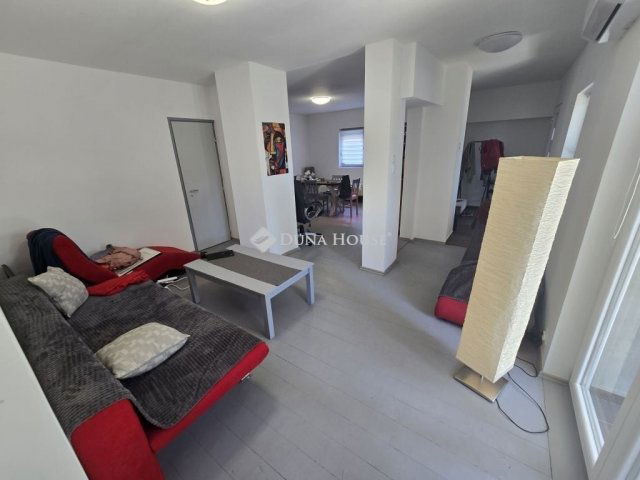 Eladó családi ház, Székesfehérvárott 74.5 M Ft, 3 szobás