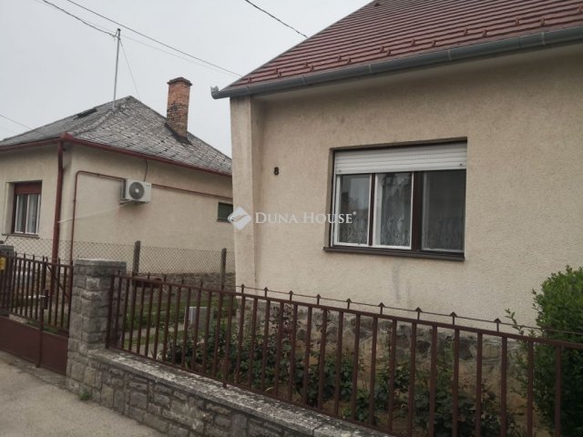 Eladó téglalakás, Pécsett 49.9 M Ft, 2 szobás
