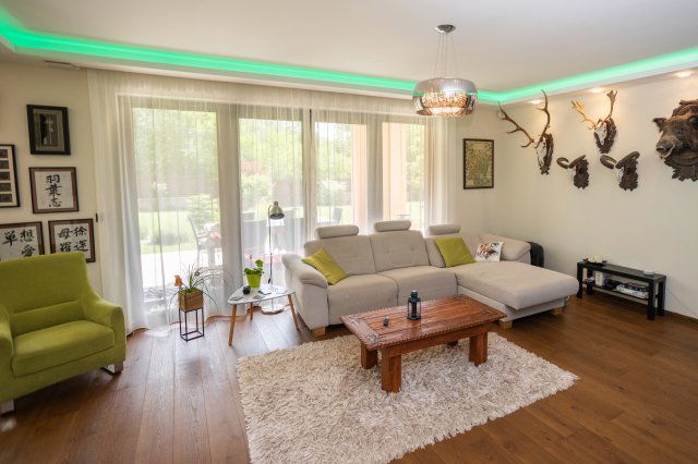 Eladó családi ház, Szadán 254 M Ft, 5 szobás