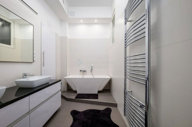 Eladó téglalakás, Budapesten, VI. kerületben 129.5 M Ft