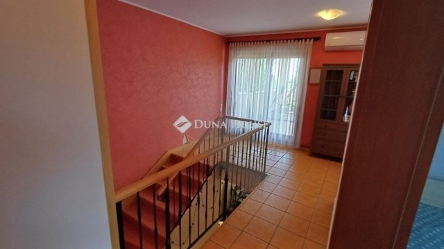 Eladó családi ház, Budajenőn 198 M Ft, 5 szobás