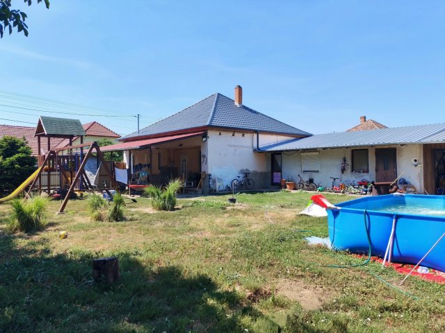 Eladó családi ház, Szegeden 89.9 M Ft, 3 szobás