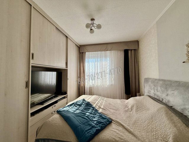 Eladó panellakás, Oroszlányban 36.8 M Ft, 2+1 szobás