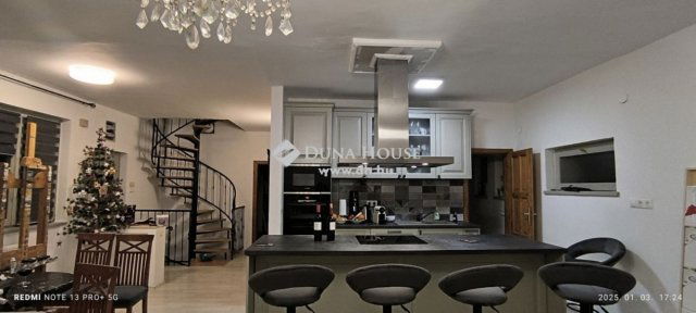 Eladó családi ház, Szentendrén 228 M Ft, 4 szobás