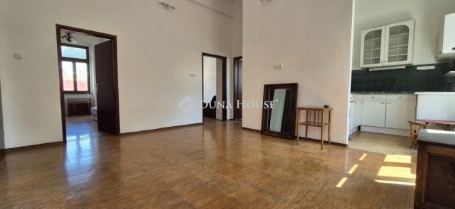 Eladó téglalakás, Pécsett 61 M Ft, 3 szobás