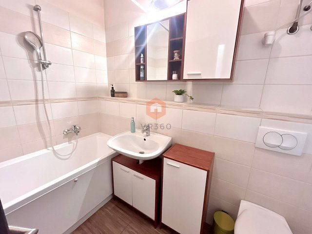 Eladó téglalakás, Pécsett 72 M Ft, 4 szobás