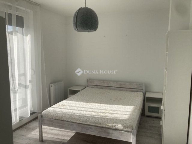 Eladó téglalakás, Pécsett 77.625 M Ft, 3 szobás