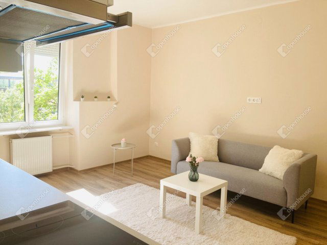 Eladó téglalakás, Tatabányán 0.18 M Ft, 3 szobás