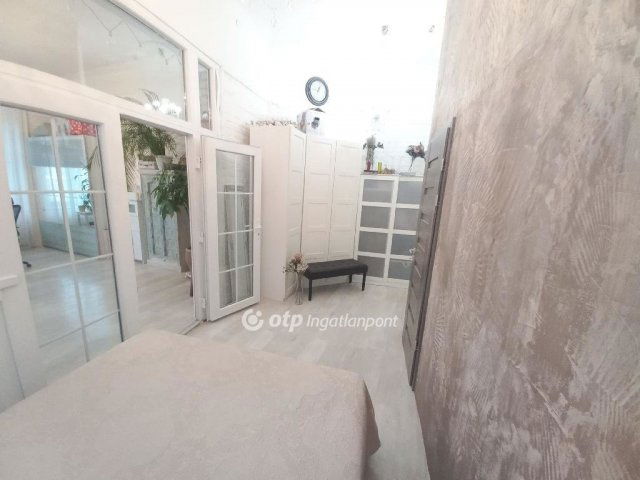 Eladó téglalakás, Budapesten, VIII. kerületben 100 M Ft