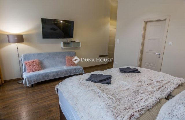 Eladó téglalakás, Budapesten, VII. kerületben 127.9 M Ft