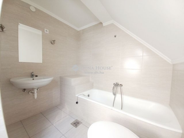 Eladó ikerház, Kecskeméten 98 M Ft, 4 szobás